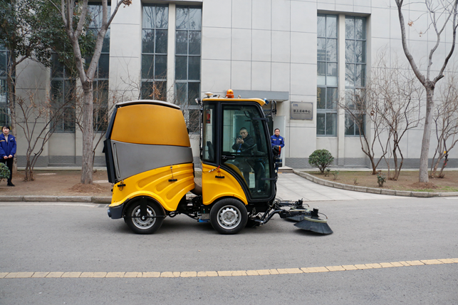 开云足球路面养护车