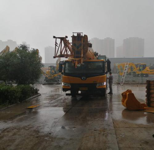 急客户之所急，维修完毕冒雨试车