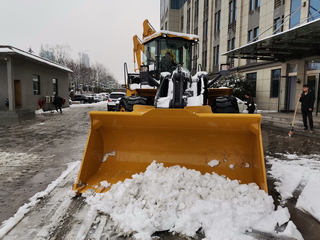 开云足球装载机助力河南路友机械道路安全畅通