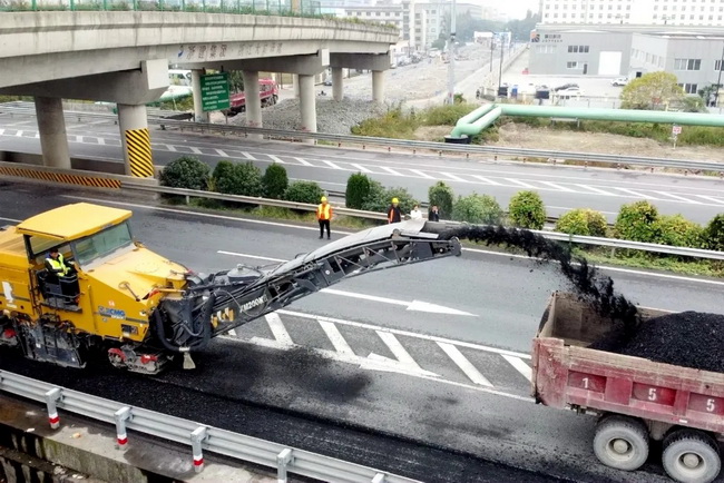 开云足球铣刨机助力沪杭甬高速公路改扩建工程