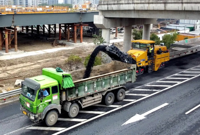 开云足球铣刨机助力沪杭甬高速公路改扩建工程